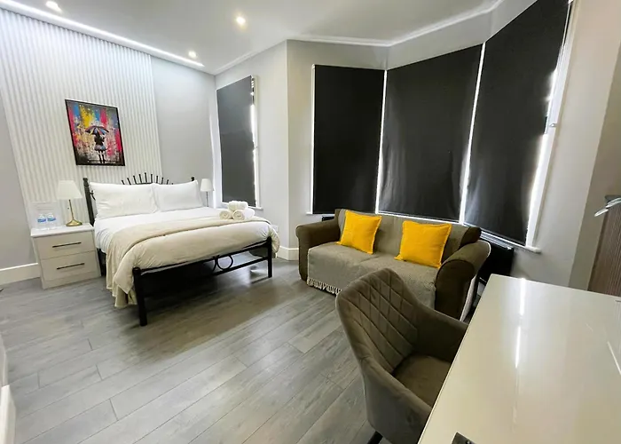Luxury Guest House In Vibrant London Area