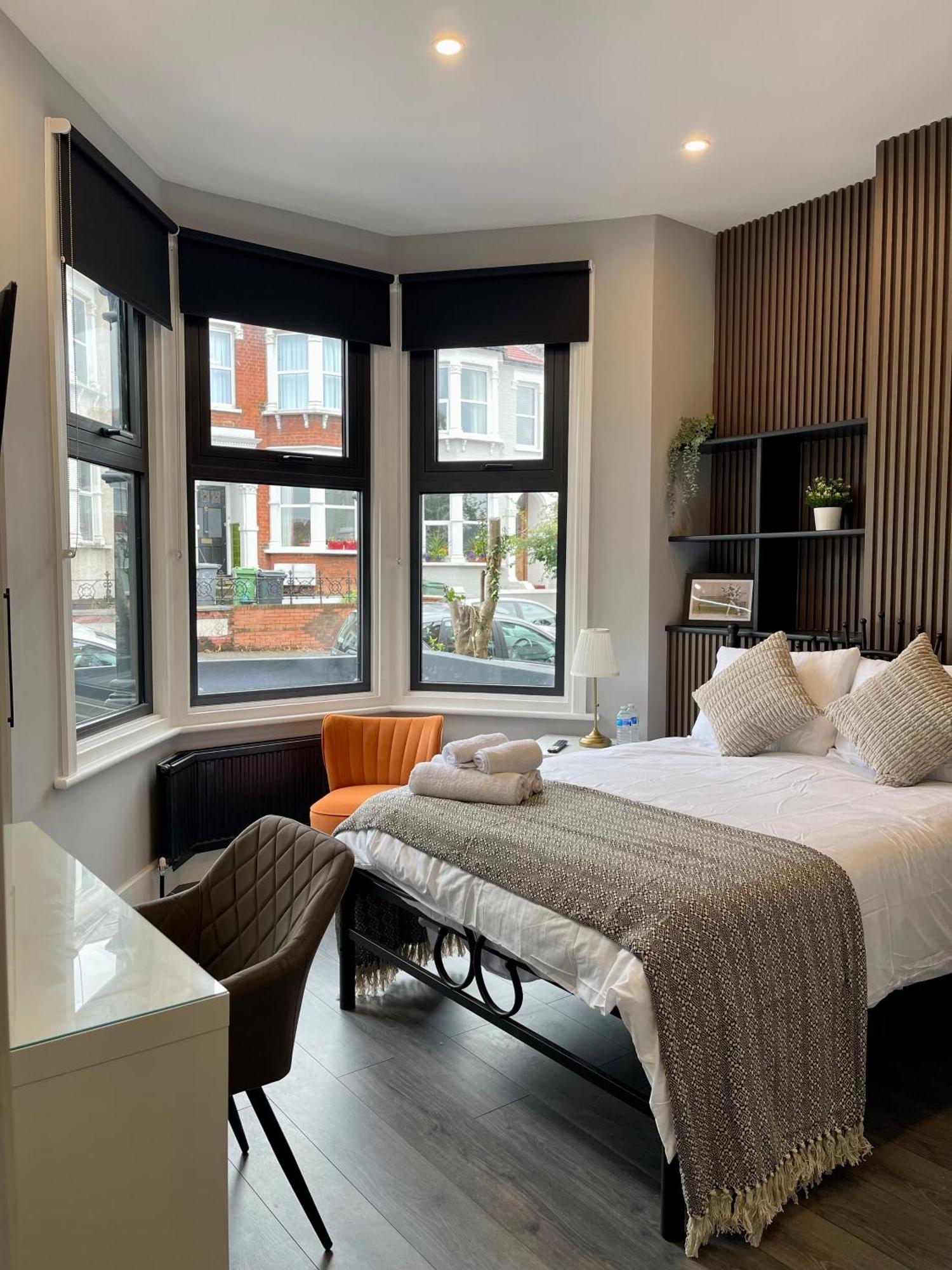 Luxury In Vibrant Area London