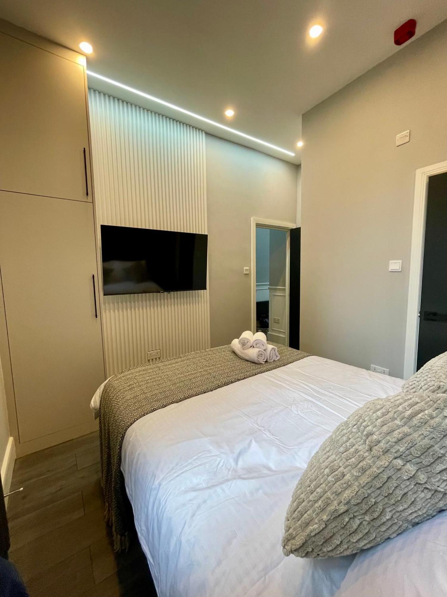 Luxury In Vibrant Area Homestay London
