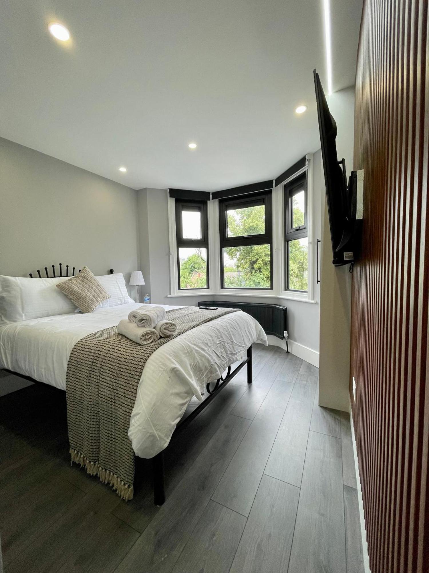 Luxury In Vibrant Area London