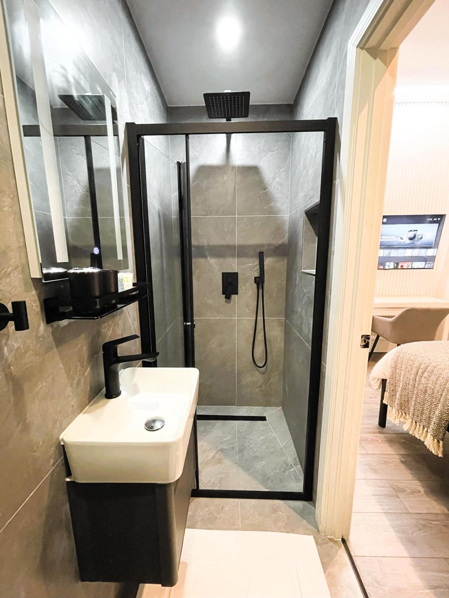 Luxury In Vibrant Area * London