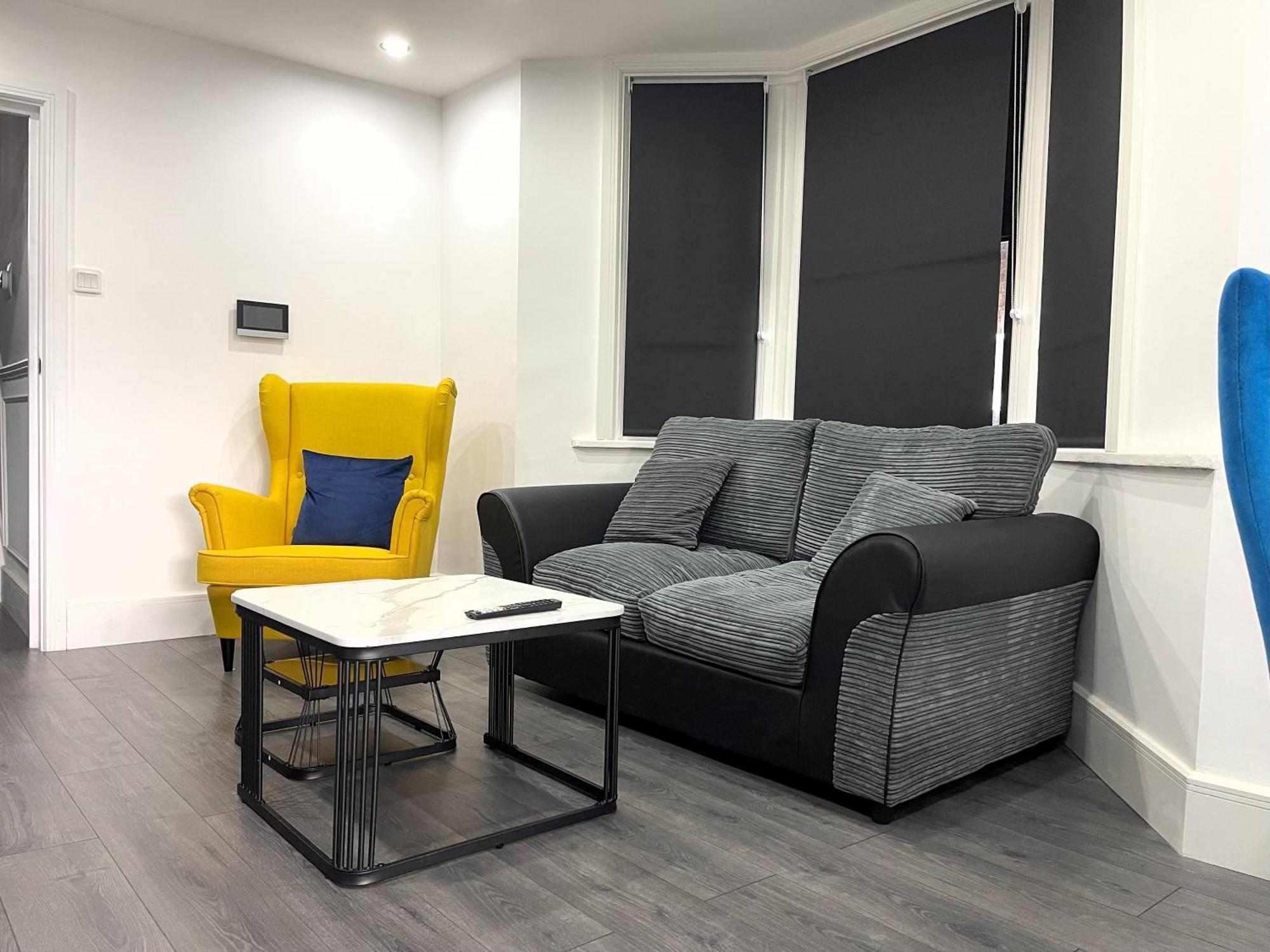 Luxury In Vibrant Area *