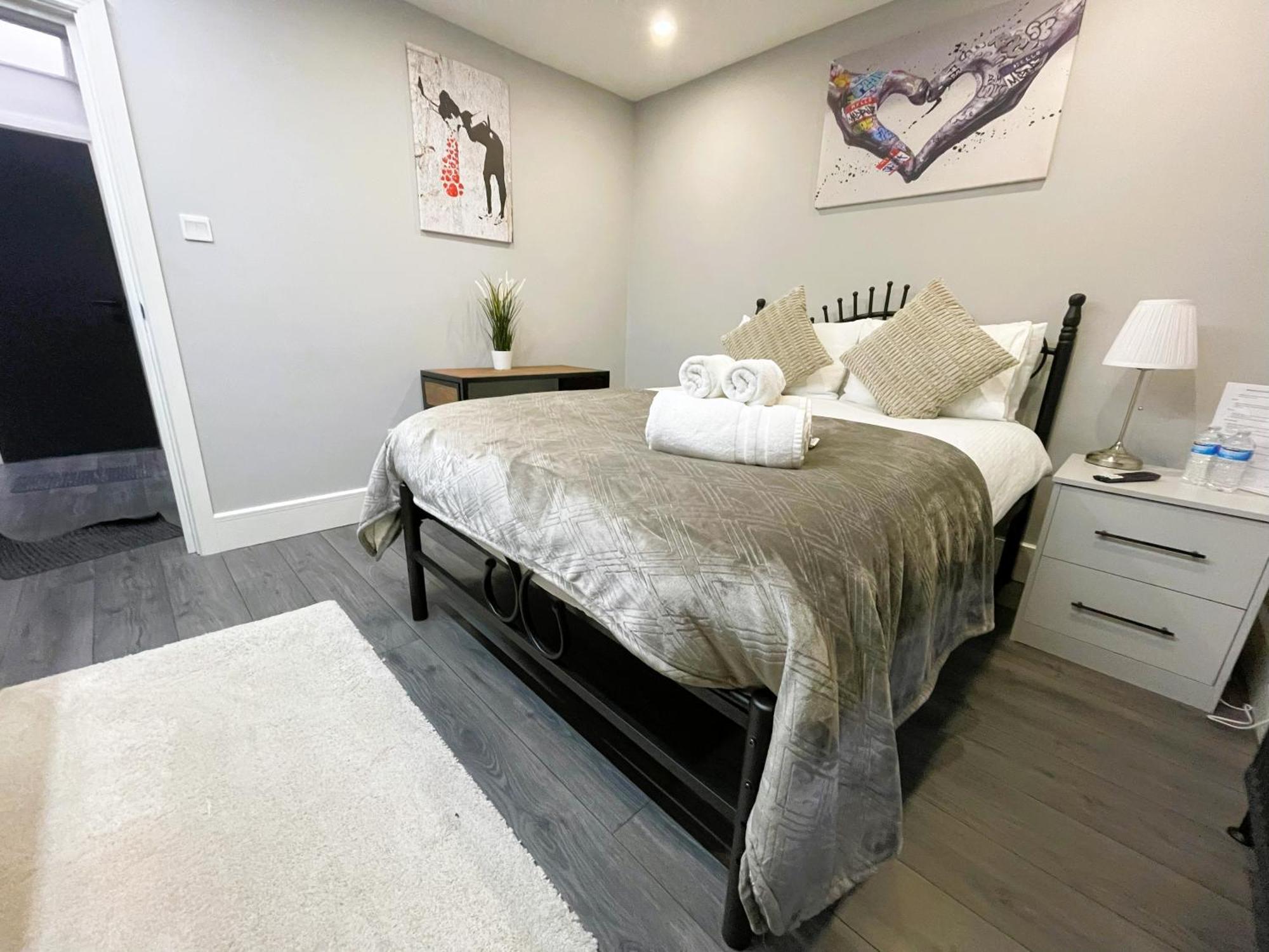 Luxury In Vibrant Area