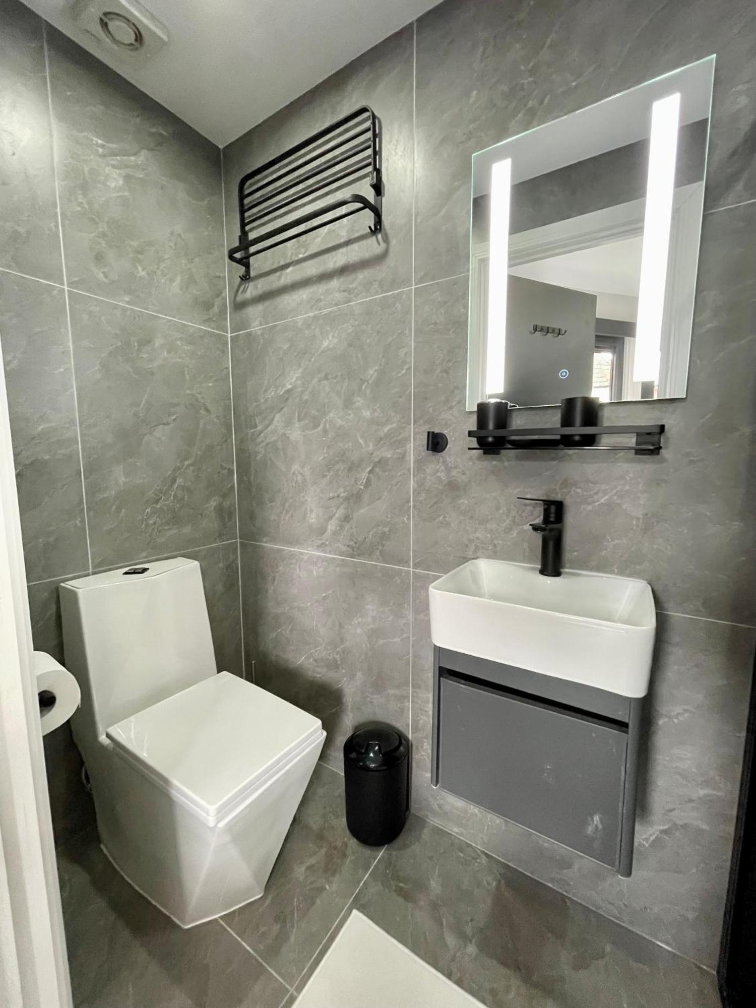 Luxury In Vibrant Area London