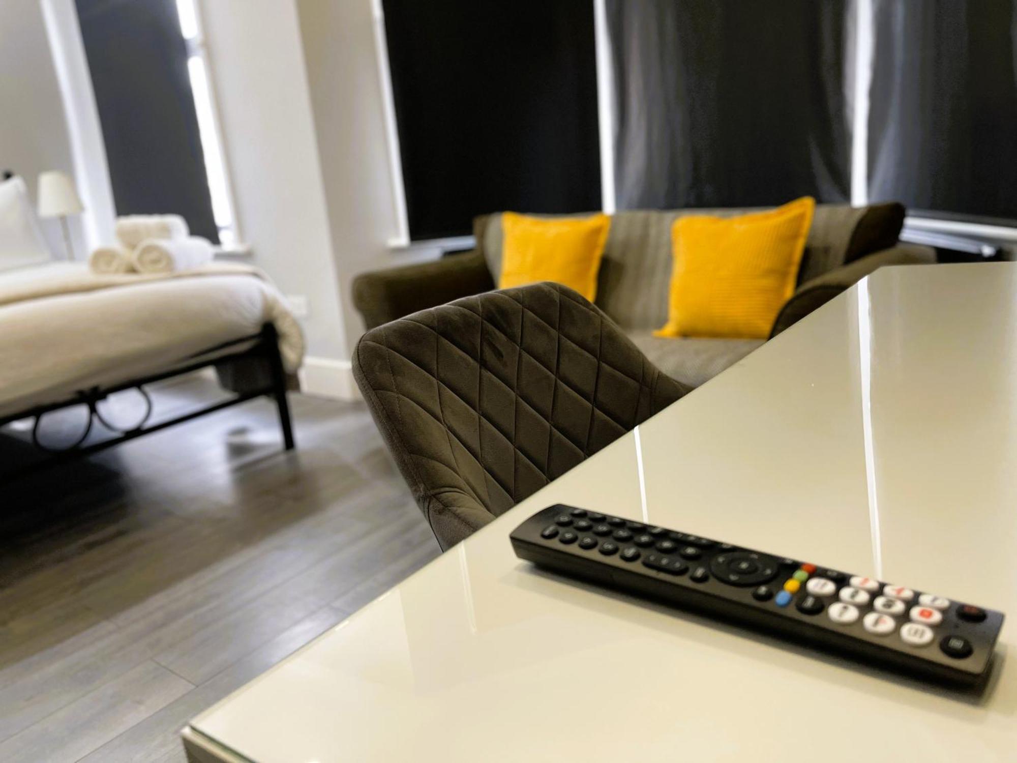 Luxury In Vibrant Area Homestay *