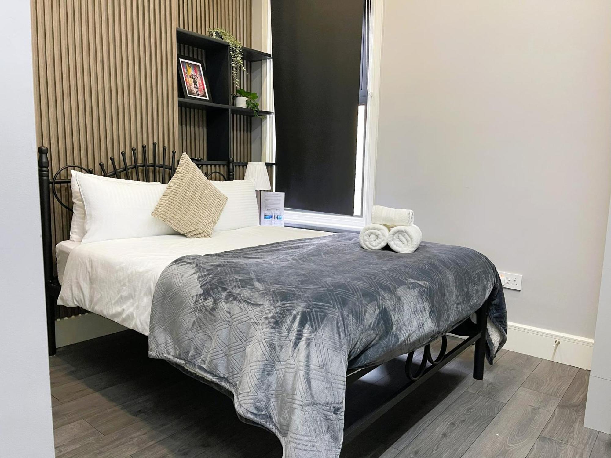 Luxury In Vibrant Area *